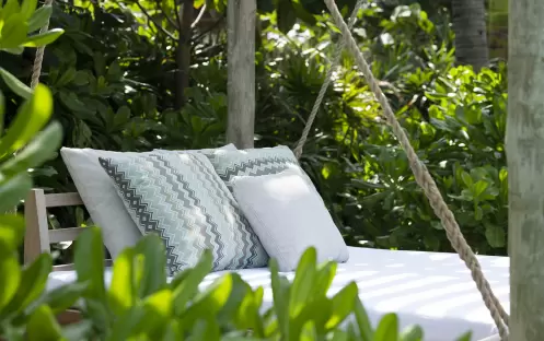 7. King Beach Villa_Swing Daybed